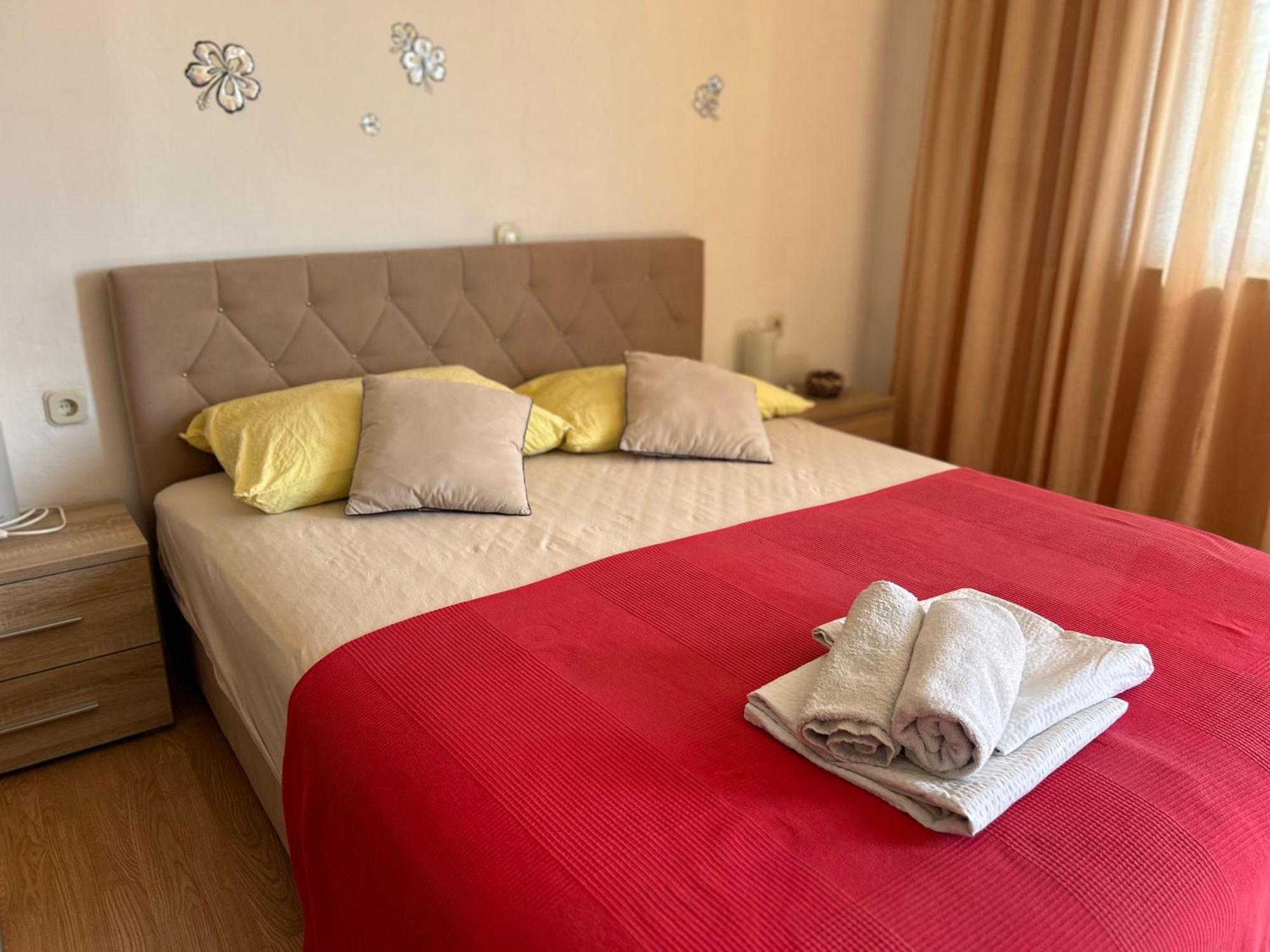 4 Sisters Apartments Gradac  Extérieur photo